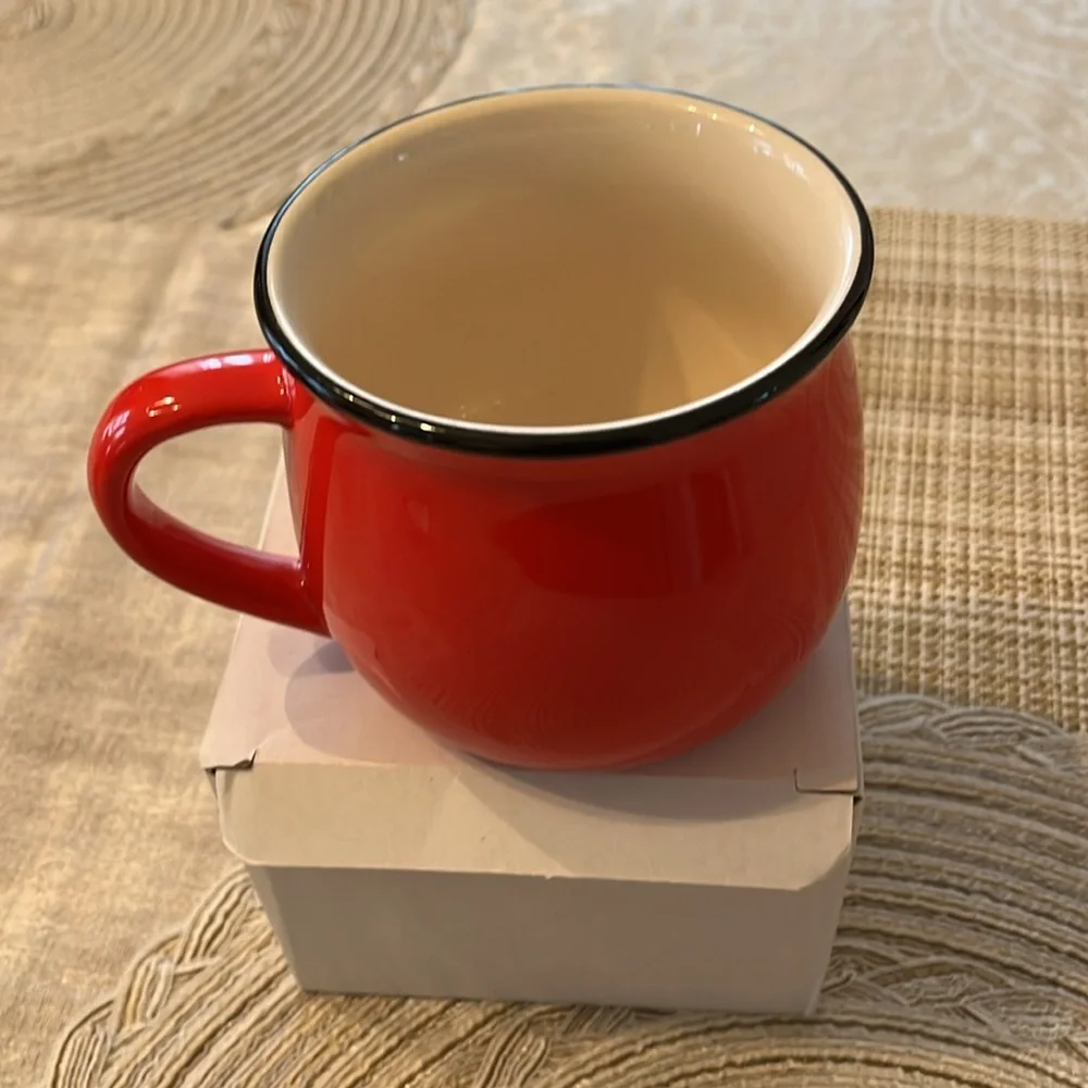 NIB Ceramic Christmas Holiday Tea/Coffee Mug in Red from local Rea Shop! - Picture 3 of 3